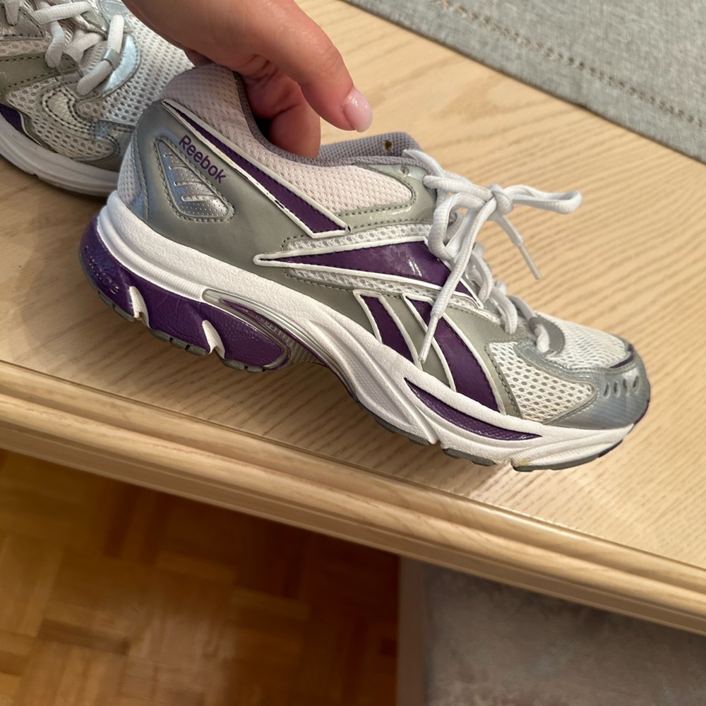 VINTAGE REEBOK RUNNING SHOES